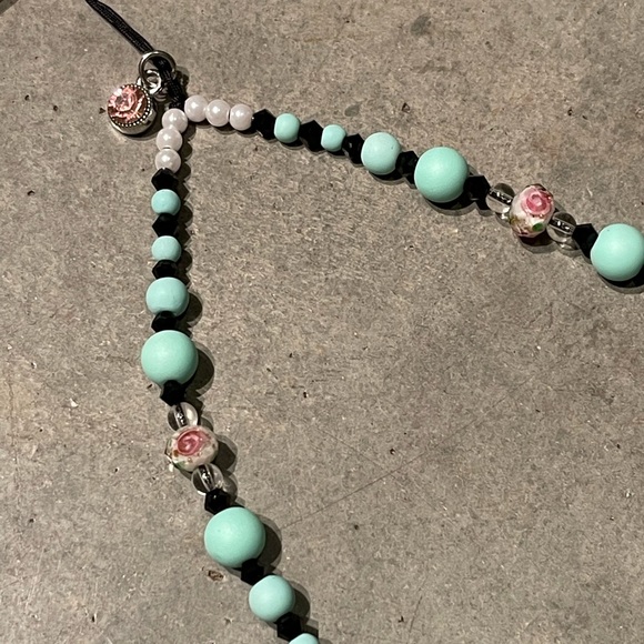 Phone String!! 🌹Rose🌹& Black Swarovski Theme! - Picture 4 of 10